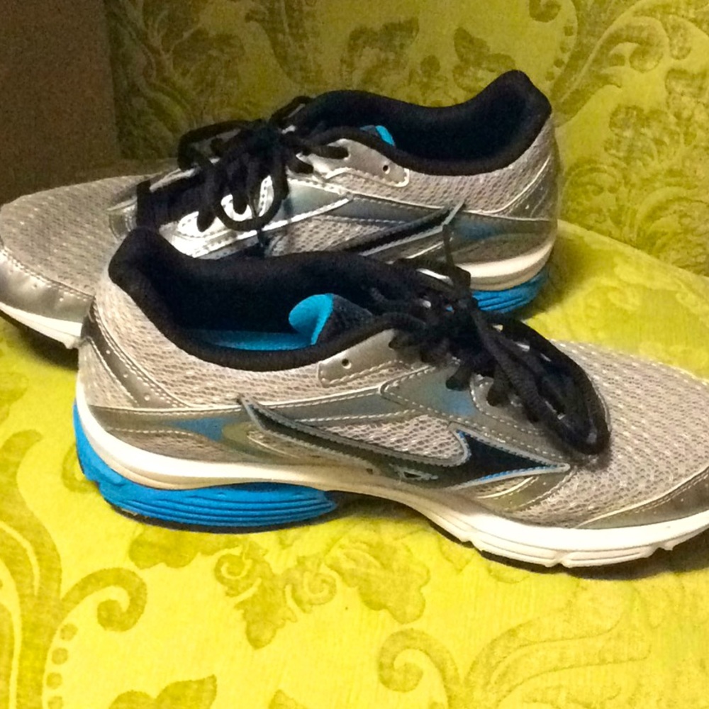 Mizuno Sneakers